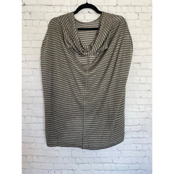 UNIQ Oversize Gray and Brown Open Back Shirt size Medium NWT - Picture 2 of 5